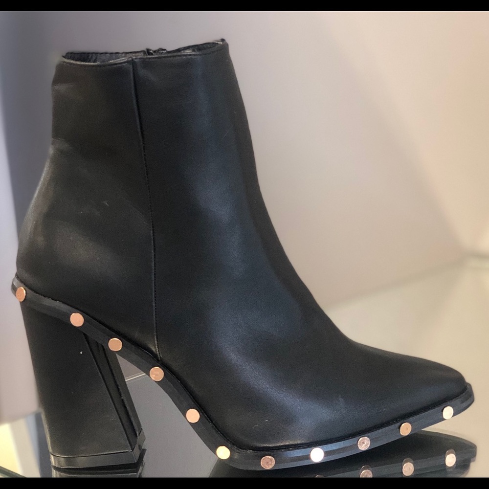 Black cowgirl boots